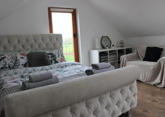 The Loft At Rock Cottage With Hot Tub