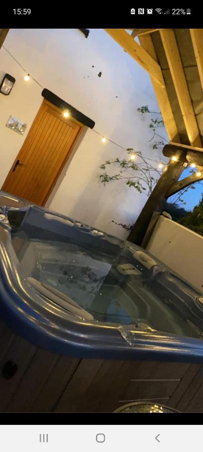 The Loft At Rock With Hot Tub Apartment *